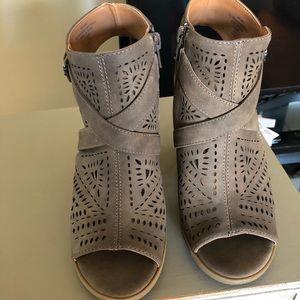 Taupe wedge sandal